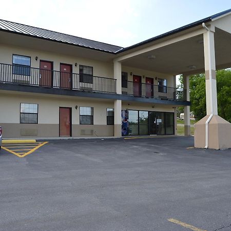 Hiway Inn Express - Kiowa Екстер'єр фото