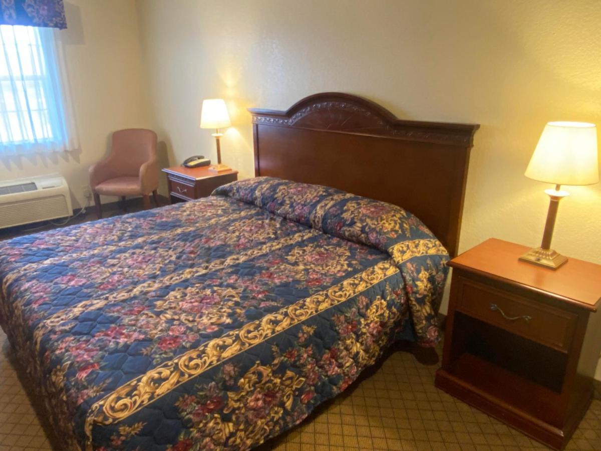 Hiway Inn Express - Kiowa Екстер'єр фото
