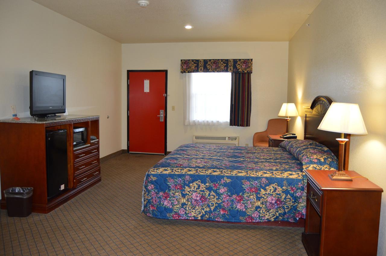 Hiway Inn Express - Kiowa Номер фото
